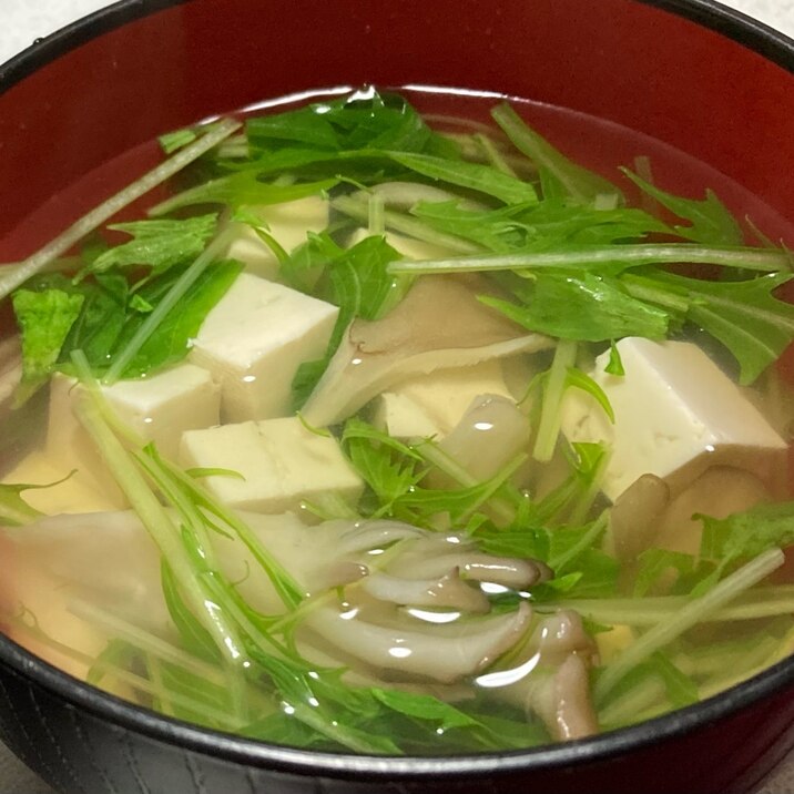 水菜と豆腐と舞茸のお吸い物
